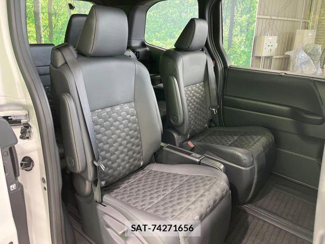 Toyota VOXY HYBRID 2024-08 7394795-8