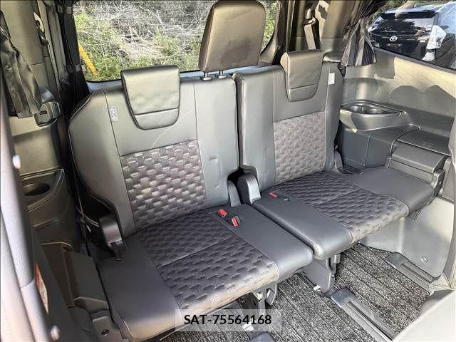 Toyota VOXY HYBRID 2024-05 7394796-11