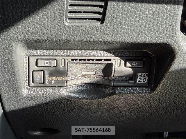 Toyota VOXY HYBRID 2024-05 7394796-14
