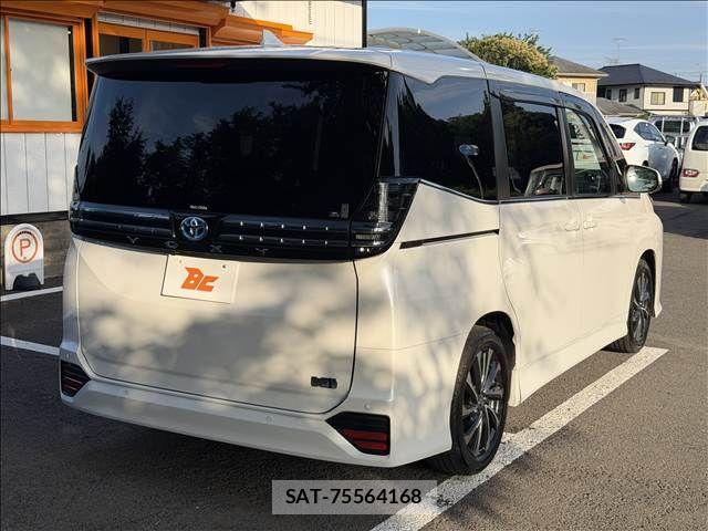 Toyota VOXY HYBRID 2024-05 7394796-23