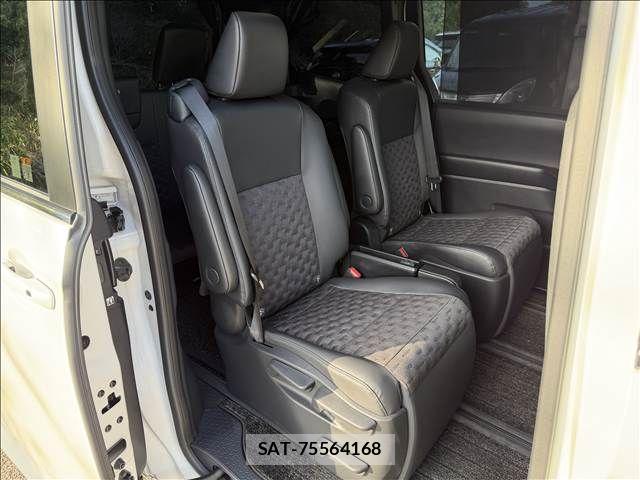 Toyota VOXY HYBRID 2024-05 7394796-25