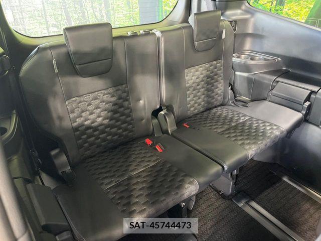 Toyota VOXY HYBRID 2023-06 7394821-9