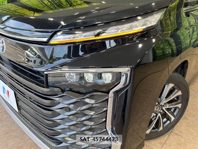 Toyota VOXY HYBRID 2023-06 7394821-12
