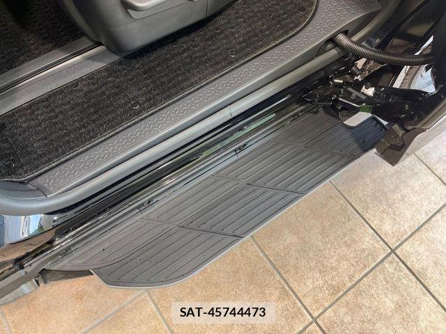 Toyota VOXY HYBRID 2023-06 7394821-4