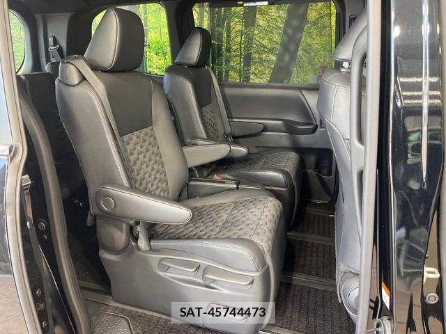 Toyota VOXY HYBRID 2023-06 7394821-8