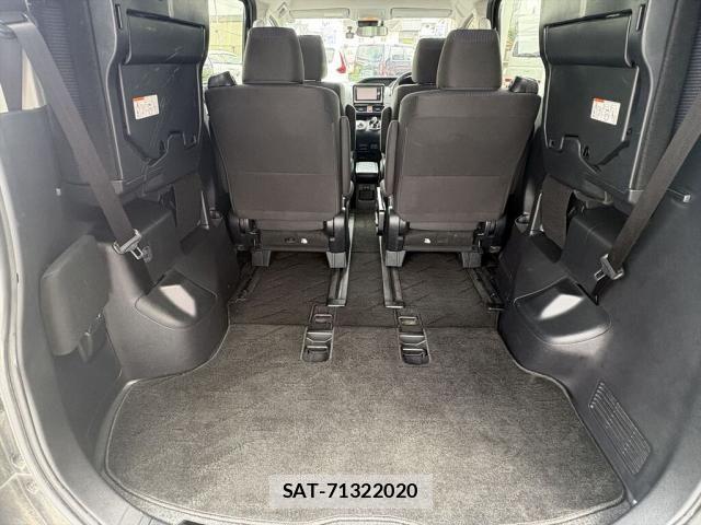 Toyota VOXY HYBRID 2018-02 7394502-14