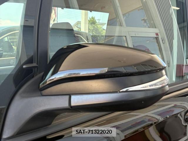 Toyota VOXY HYBRID 2018-02 7394502-19