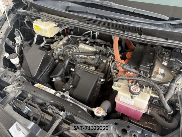 Toyota VOXY HYBRID 2018-02 7394502-21