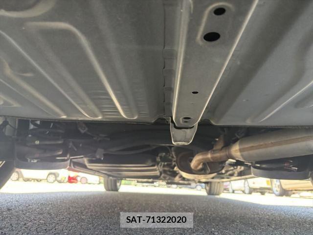 Toyota VOXY HYBRID 2018-02 7394502-23