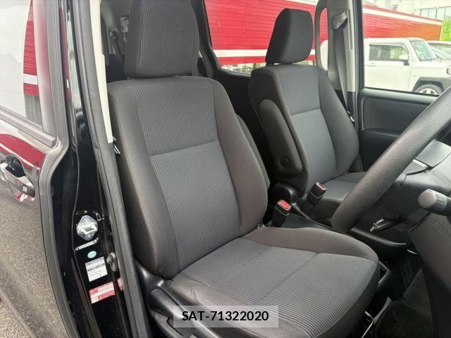 Toyota VOXY HYBRID 2018-02 7394502-29