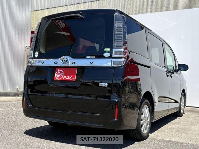 Toyota VOXY HYBRID 2018-02 7394502-7