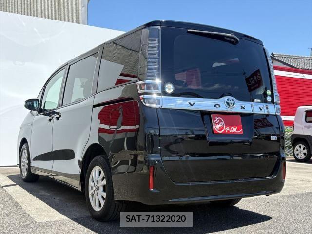 Toyota VOXY HYBRID 2018-02 7394502-8