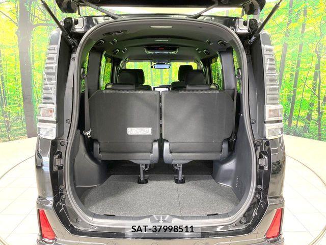 Toyota VOXY HYBRID 2020-07 7394826-12