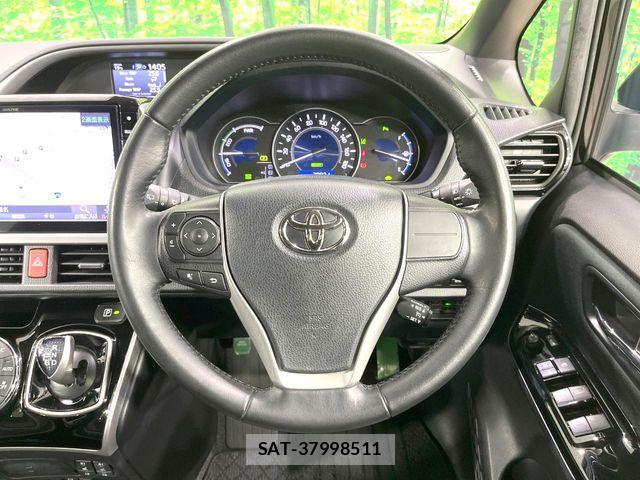Toyota VOXY HYBRID 2020-07 7394826-13