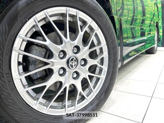 Toyota VOXY HYBRID 2020-07 7394826-15
