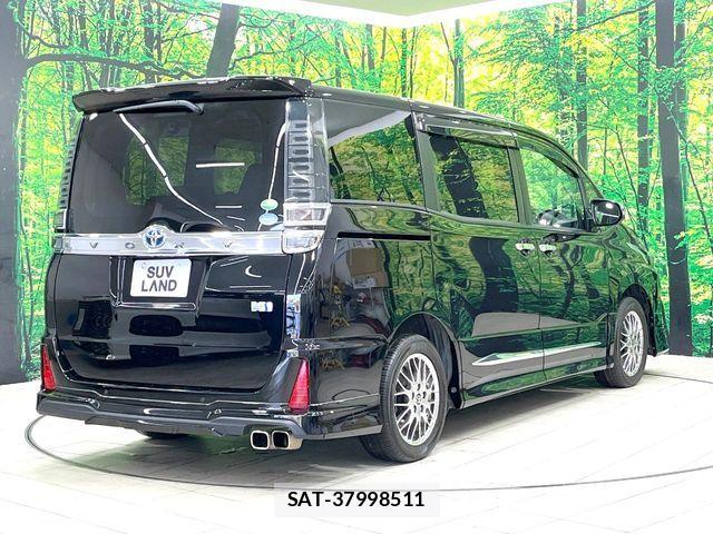 Toyota VOXY HYBRID 2020-07 7394826-18