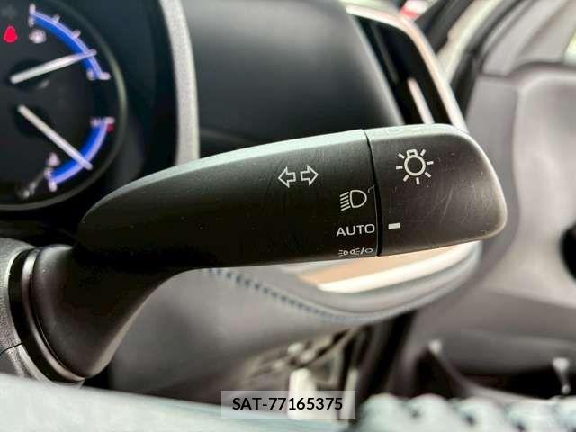 Toyota VOXY HYBRID 2022-09 7390995-12