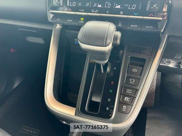Toyota VOXY HYBRID 2022-09 7390995-18