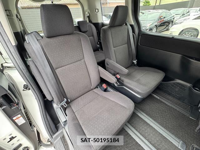 Toyota VOXY HYBRID 2014-05 7394833-9