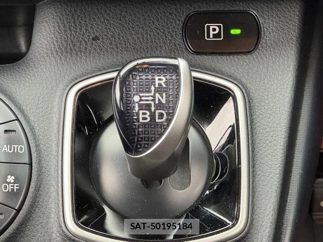 Toyota VOXY HYBRID 2014-05 7394833-17