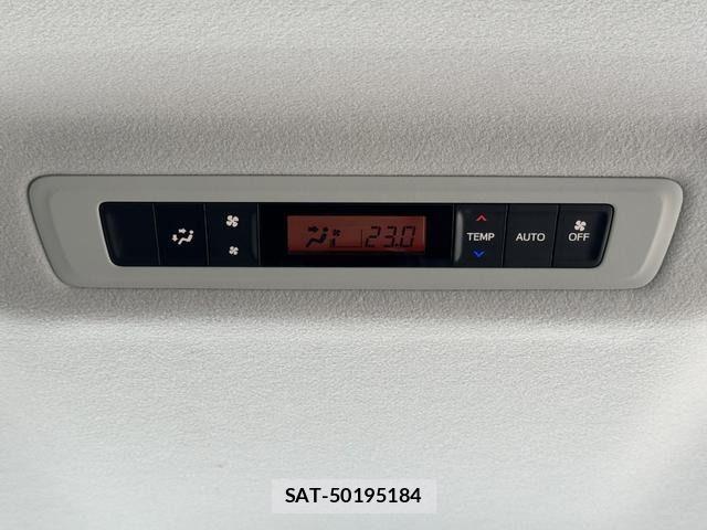 Toyota VOXY HYBRID 2014-05 7394833-28
