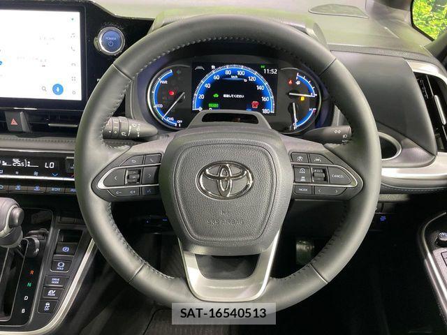 Toyota VOXY HYBRID 2022-10 7394797-11