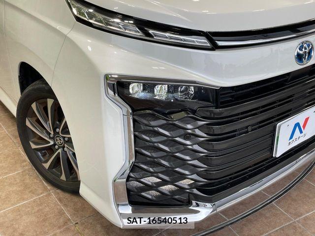 Toyota VOXY HYBRID 2022-10 7394797-12
