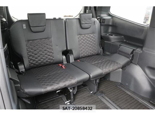 Toyota VOXY HYBRID 2023-06 7394824-17
