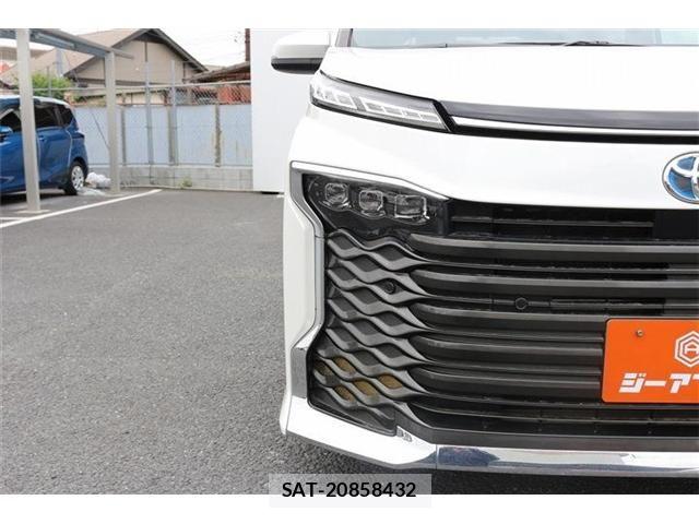 Toyota VOXY HYBRID 2023-06 7394824-27