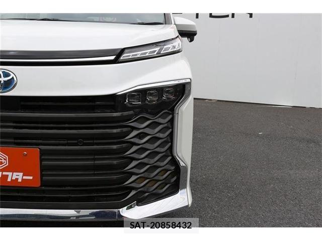 Toyota VOXY HYBRID 2023-06 7394824-28