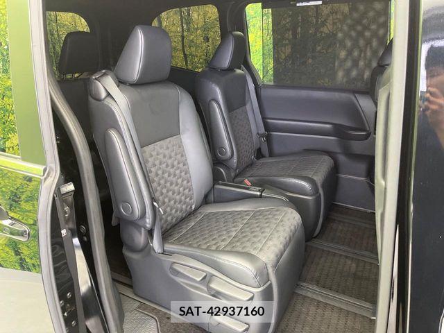 Toyota VOXY HYBRID 2024-01 7394793-9