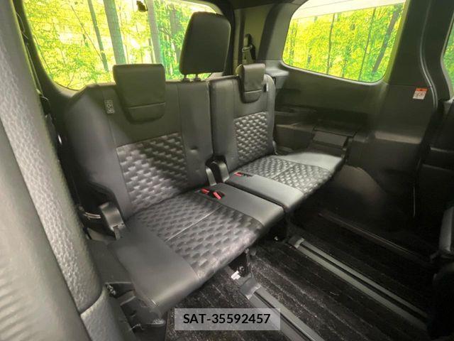 Toyota VOXY HYBRID 2023-06 7394811-10