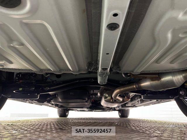 Toyota VOXY HYBRID 2023-06 7394811-17