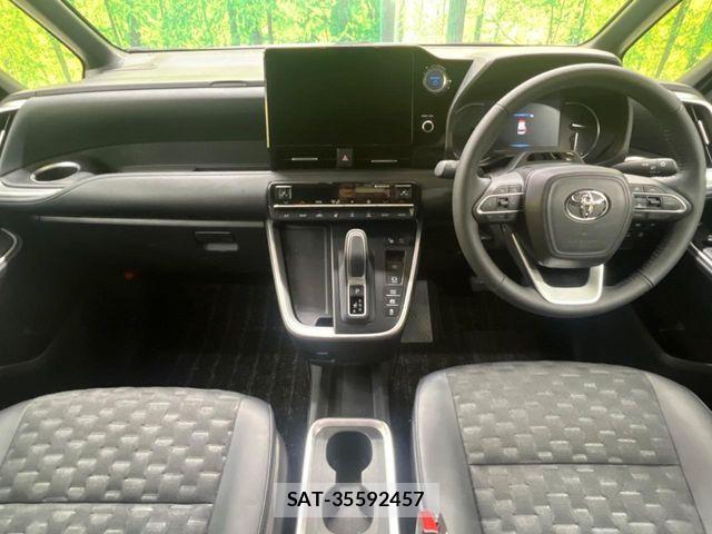 Toyota VOXY HYBRID 2023-06 7394811-1