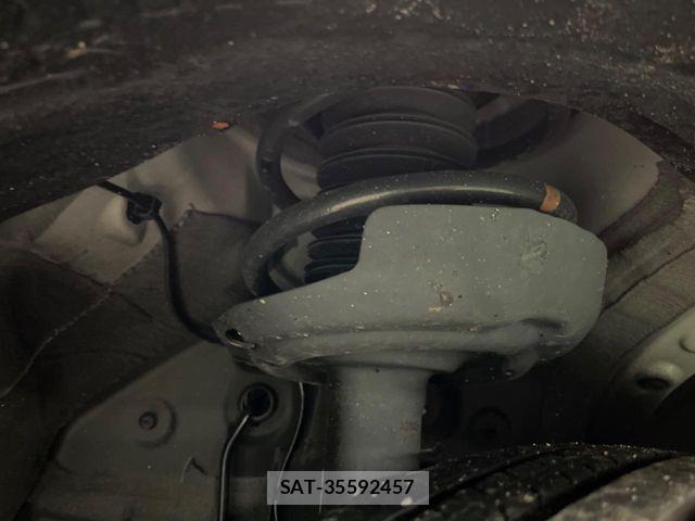 Toyota VOXY HYBRID 2023-06 7394811-19