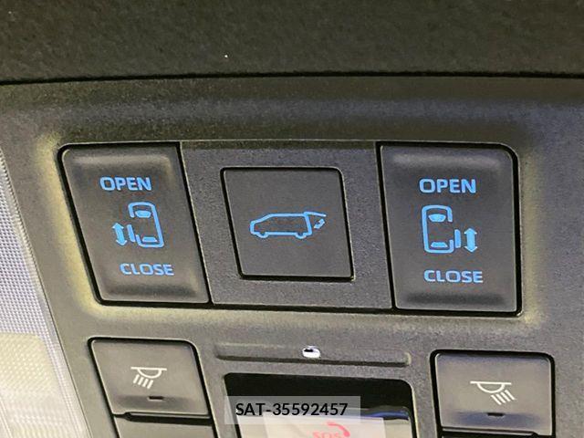 Toyota VOXY HYBRID 2023-06 7394811-7