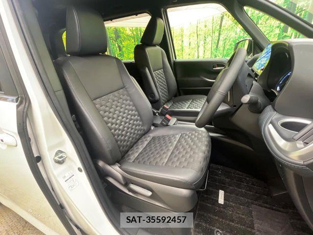 Toyota VOXY HYBRID 2023-06 7394811-8