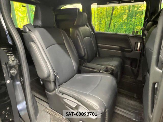 Toyota VOXY HYBRID 2024-03 7394823-9