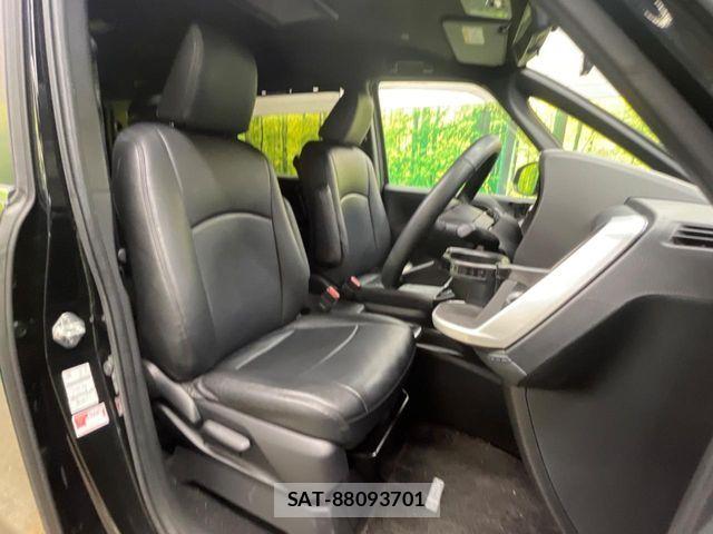 Toyota VOXY HYBRID 2024-03 7394823-8