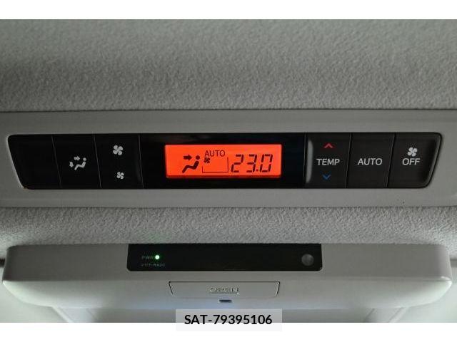 Toyota VOXY HYBRID 2014-05 7394838-20