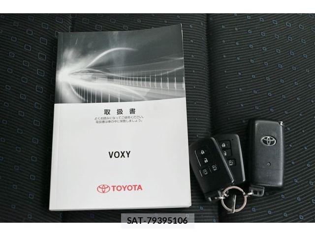 Toyota VOXY HYBRID 2014-05 7394838-25