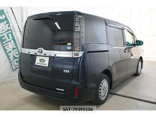 Toyota VOXY HYBRID 2014-05 7394838-3