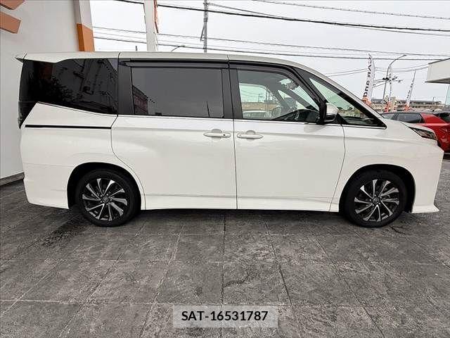 Toyota VOXY HYBRID 2022-04 7458792-10