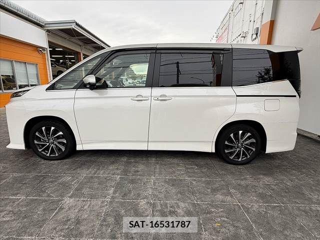 Toyota VOXY HYBRID 2022-04 7458792-11