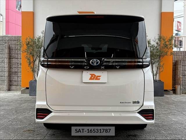 Toyota VOXY HYBRID 2022-04 7458792-13