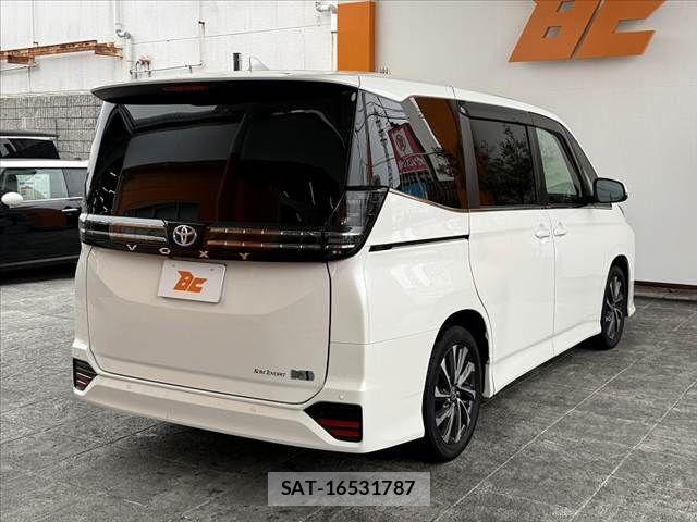 Toyota VOXY HYBRID 2022-04 7458792-14