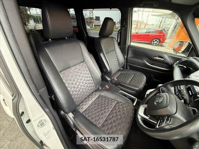 Toyota VOXY HYBRID 2022-04 7458792-15
