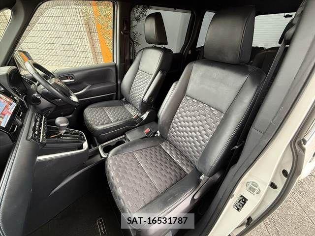 Toyota VOXY HYBRID 2022-04 7458792-16