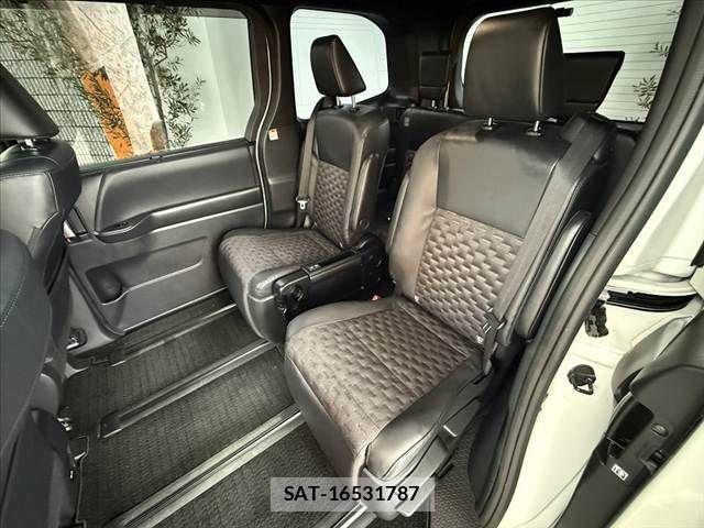 Toyota VOXY HYBRID 2022-04 7458792-17