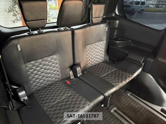 Toyota VOXY HYBRID 2022-04 7458792-19